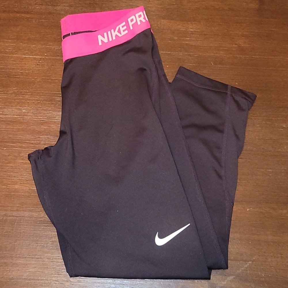 Nike Pro capri leggings